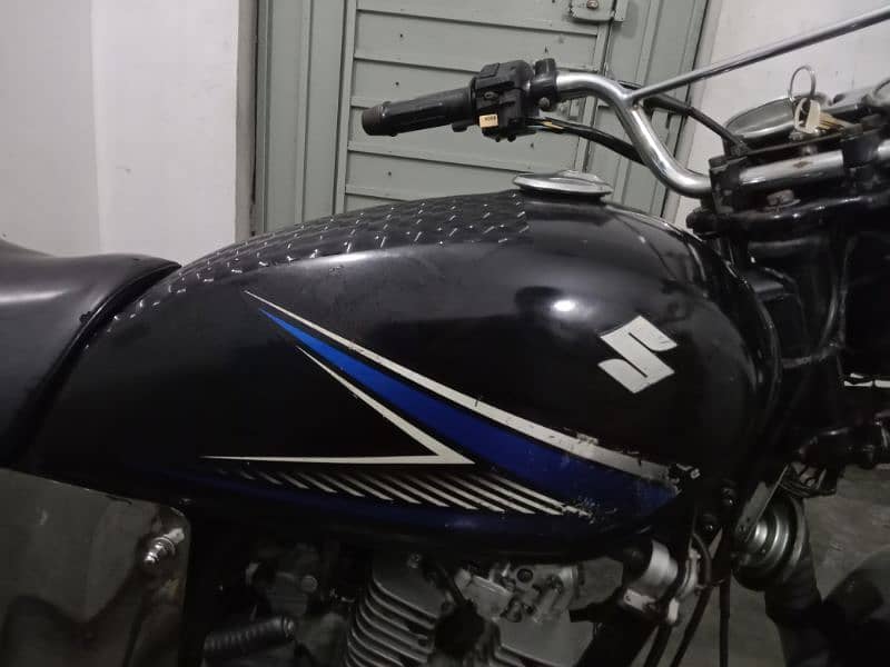 Suzuki gs 150cc condition full okay new tyer 12