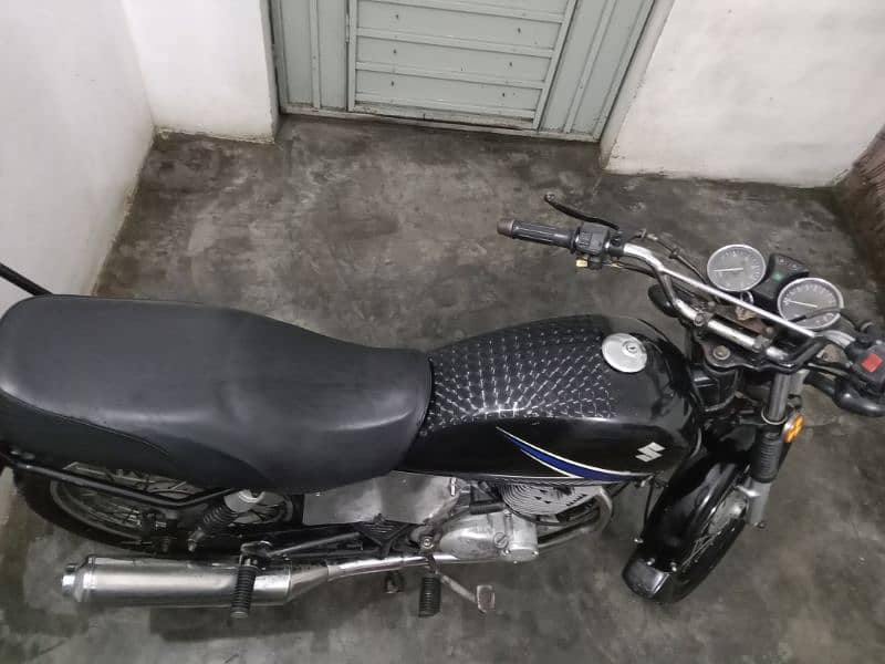 Suzuki gs 150cc condition full okay new tyer 15