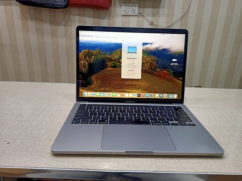 2019//2020//2022 macbook pro air excellent 0