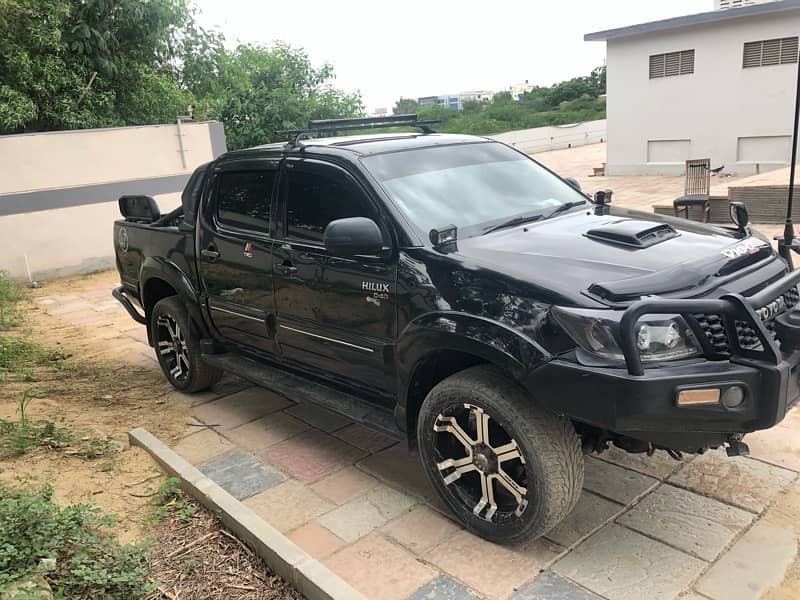 Toyota Hilux 2012 1