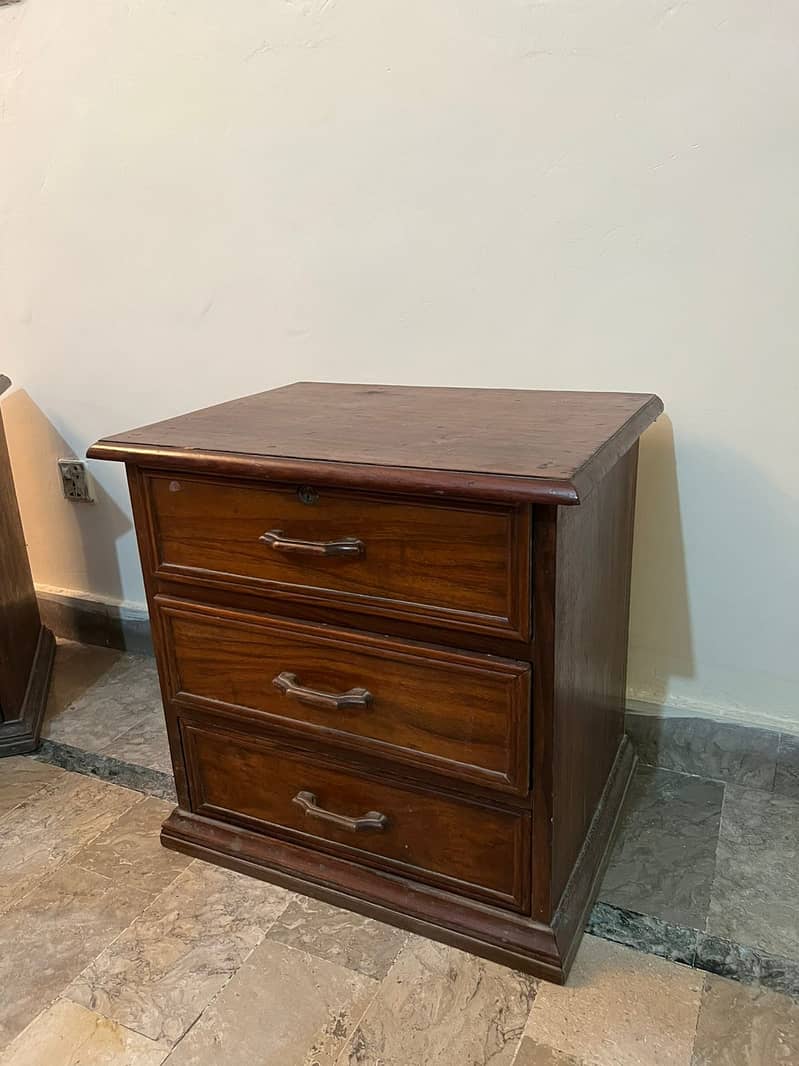 2 Side table Drawers 2