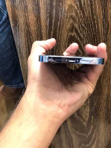 Apple iphone 13 pro max LLA model 3