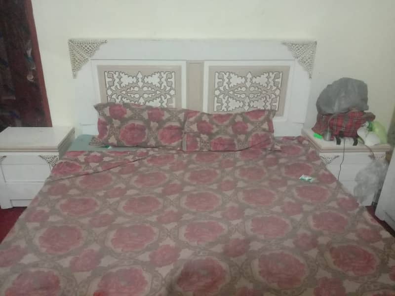 Bed with Side Tables in good Condition 2