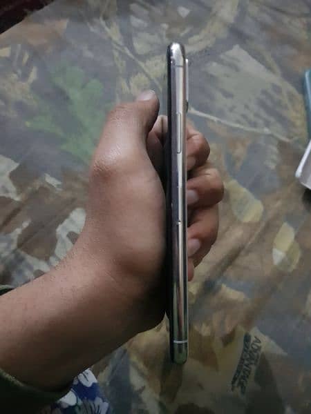 i phone xs non pta 64 gb 10 by 9.5 condition 3