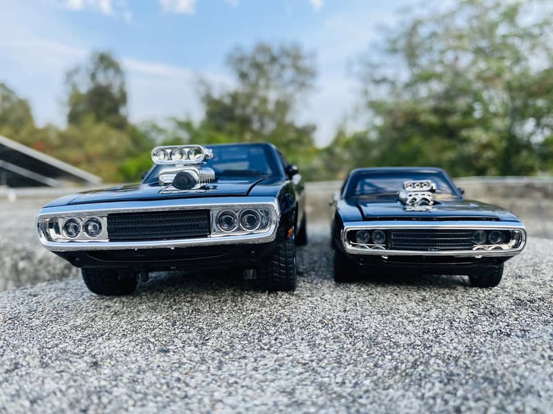 Diecast Models metal car Siber truck, Dodge challenger ,Brabuss,Ferra 15