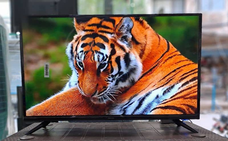 32 inch's Smart led Frameless 3