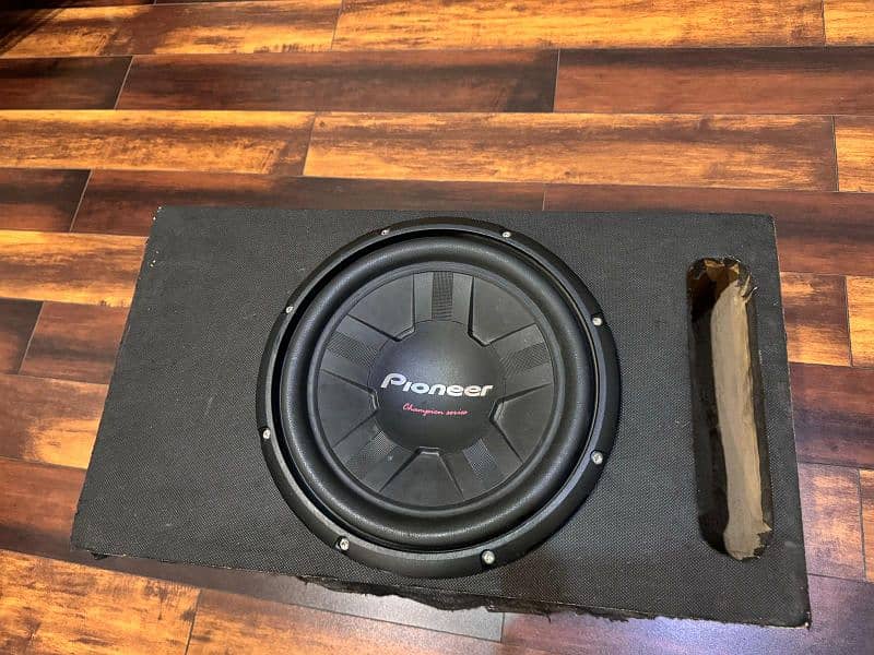 Pioneer TS-W312D4 subwoofer 1