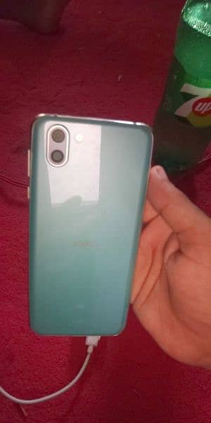 Aquos r2 4