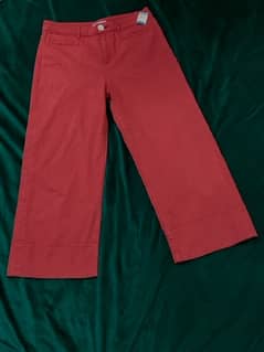 A Red Cropped jeans which gives a cool look!