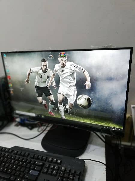 Lenovo Thinkvision 24" Borderless IPS Monitor with Built-in Speakers 1