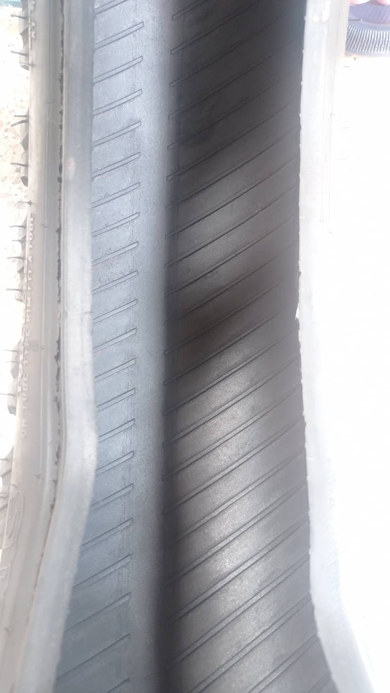 Imported used tyre 150 70 17 Tubeless Tyre 1