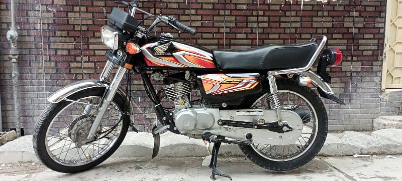 low price Honda 125.2022 model lush condshion . A. P. F 0