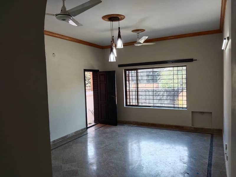 1 Kanal Upper Portion Available For Rent In E-11/3 MPCHS 3