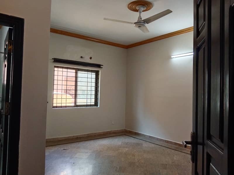 1 Kanal Upper Portion Available For Rent In E-11/3 MPCHS 5