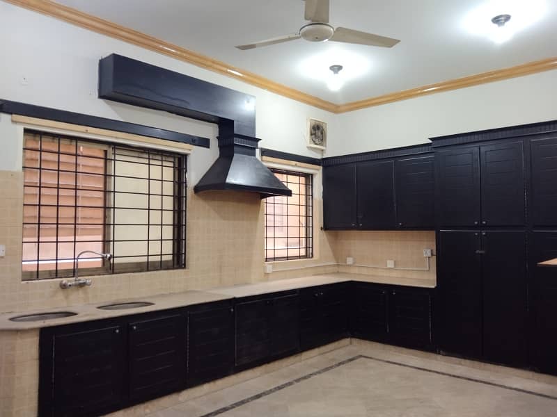 1 Kanal Upper Portion Available For Rent In E-11/3 MPCHS 6