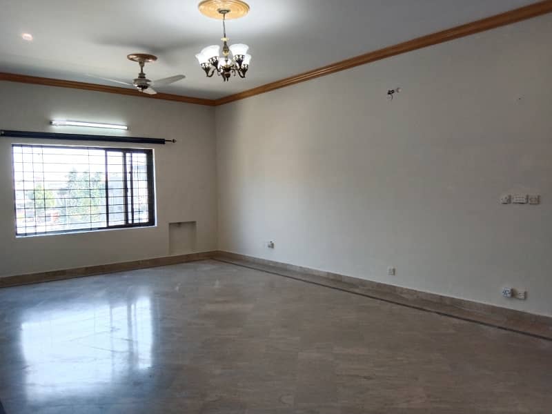 1 Kanal Upper Portion Available For Rent In E-11/3 MPCHS 8