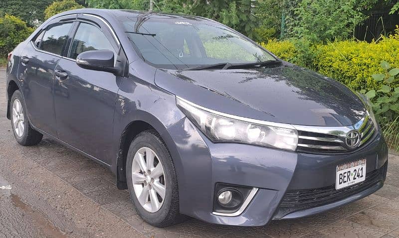 Toyota Altis Grande 2015 1