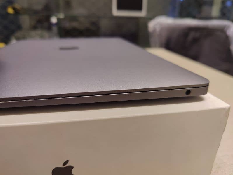 MacBook Air M1 8/256 6