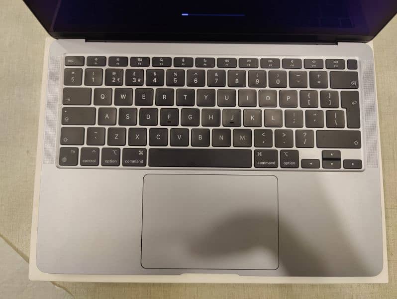 MacBook Air M1 8/256 7