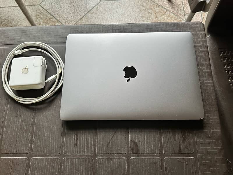 Macbook pro 2020 M1 8GB 256GB 13.3 inches 0