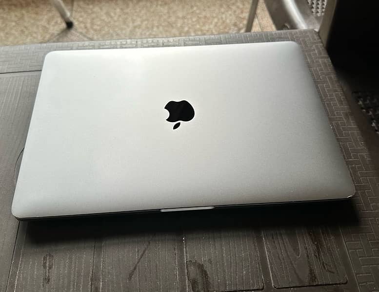 Macbook pro 2020 M1 8GB 256GB 13.3 inches 2