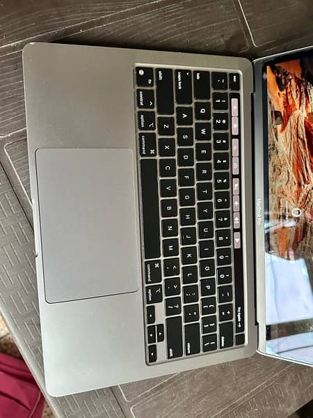 Macbook pro 2020 M1 8GB 256GB 13.3 inches 7