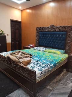 king size bad room set wooden 0