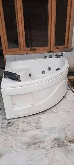 Bath tub with motor pump