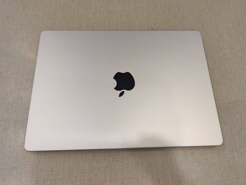 MacBook Pro M3 Pro 18/512 1