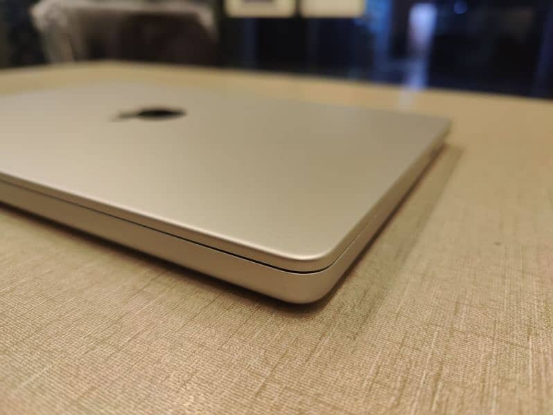 MacBook Pro M3 Pro 18/512 4