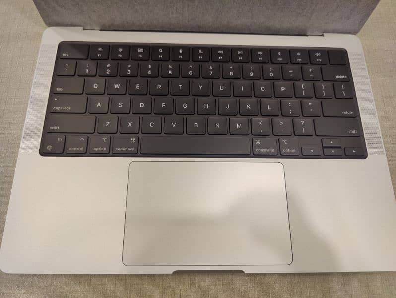 MacBook Pro M3 Pro 18/512 6