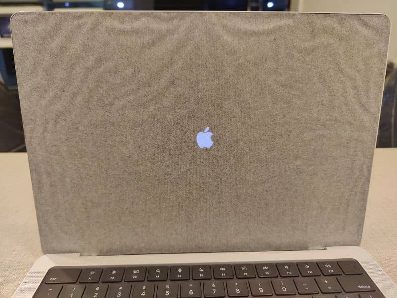 MacBook Pro M3 Pro 18/512 7