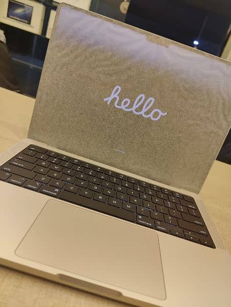 MacBook Pro M3 Pro 18/512 8