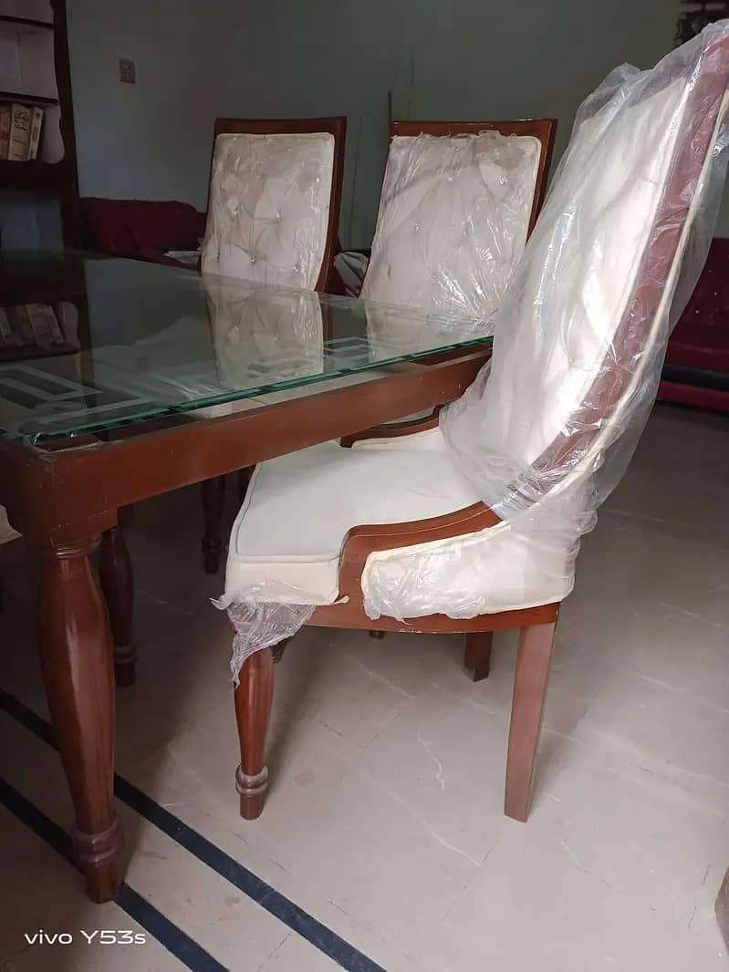 Dining Table and 6 Chairs 3