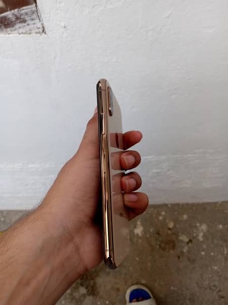 iPhone Xs 64gb Golden Color Box 3