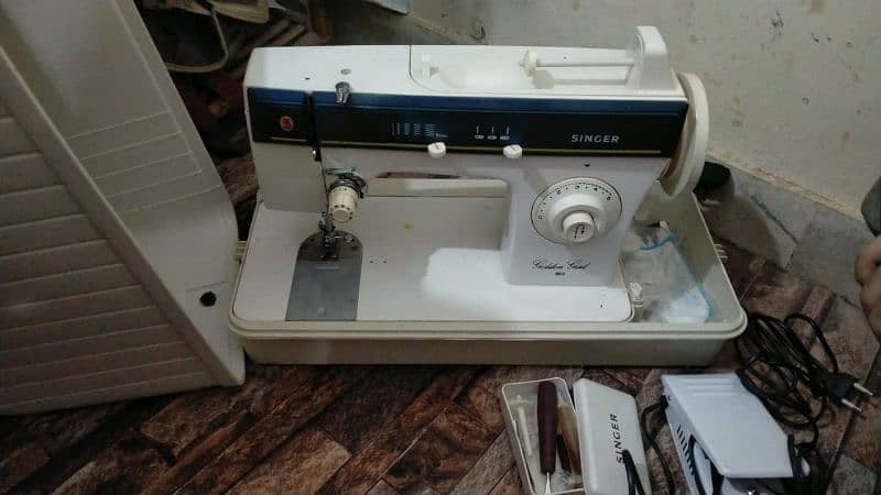 Singer  machine urgently sale Karni hay 2