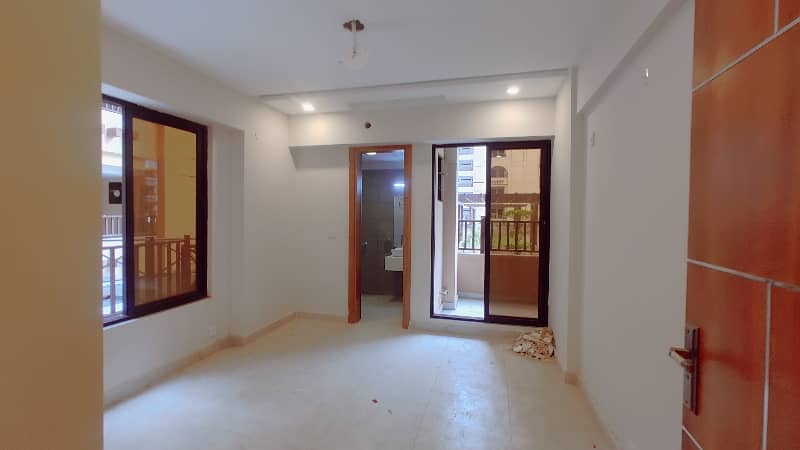 Modern 2-Bedroom Corner Apartment with Park Views - Experience Urban Luxury in Galleria Building! 7