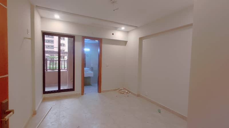 Modern 2-Bedroom Corner Apartment with Park Views - Experience Urban Luxury in Galleria Building! 15