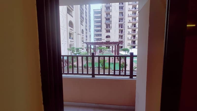 Modern 2-Bedroom Corner Apartment with Park Views - Experience Urban Luxury in Galleria Building! 22