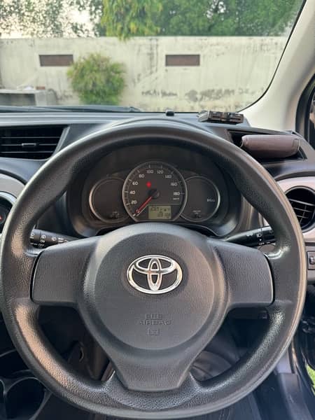 Toyota Vitz F 1.0 Automatic 2013/2016 9