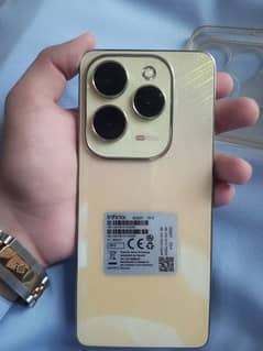 Infinix Hot 40 pro  8/256 10/10 condition . . charger box available