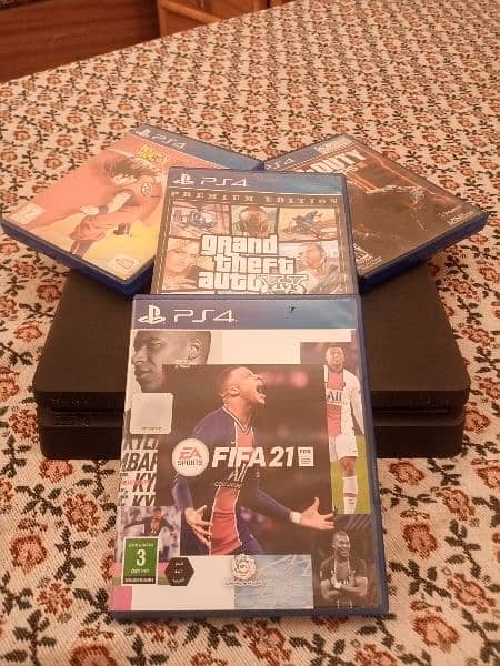 Ps4 slime with 4 games and 3 controller 500gb 1