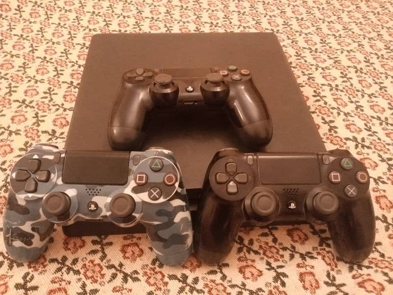 Ps4 slime with 4 games and 3 controller 500gb 2