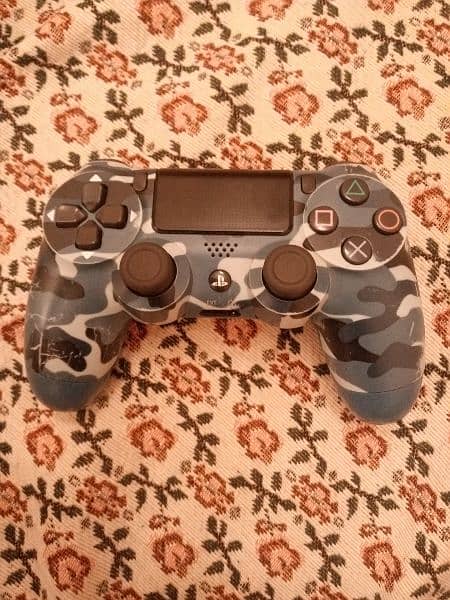 Ps4 slime with 4 games and 3 controller 500gb 3