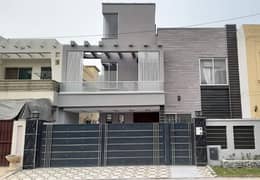 10 Marla Fully Furnished House For Rent In Bahria Town Lahore