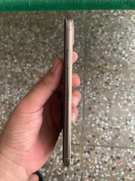 iPhone XS Max 256gb PTA approved Dual Sim 4