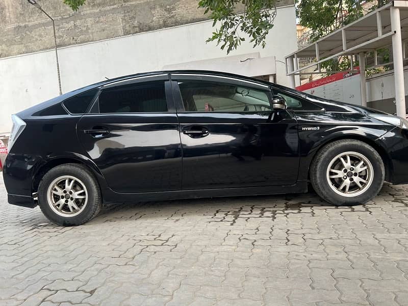 Toyota Prius 2011 4