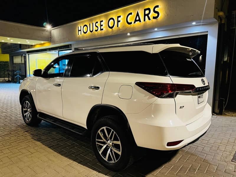 Toyota Fortuner V 2019 4