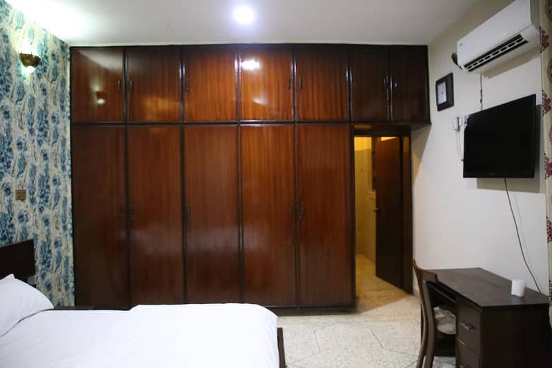 Fully furnished 6 Bedroom house Available for short and monthly rental in DHA Lahore 9