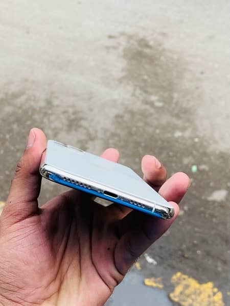 256 GB Factory Unlocked iphone 11 Pro Max 2